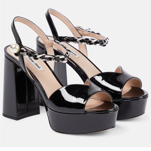 MIU MIU Platforms - Black Patent Leather Sandals with pearl and silver chain - Picture 13 of 14